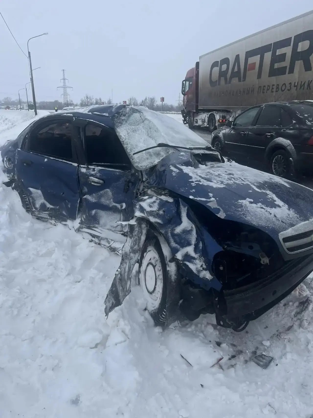 Водитель легковушки оказался без сознания после столкновения с грузовиком