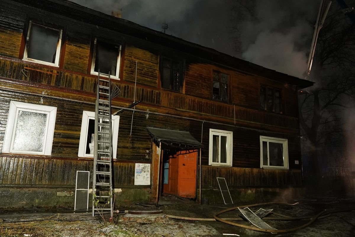 В суде ответит вологжанин, поджегший выстрелом дом: в пожаре погибла женщина