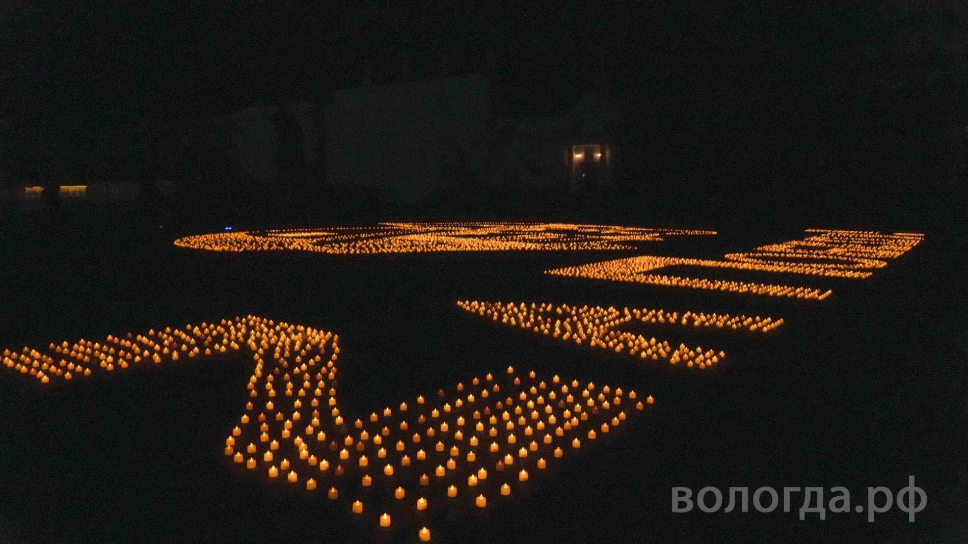 Тысячи свечей и три поколения воинов: в Вологде зажгли «Огненную картину войны»