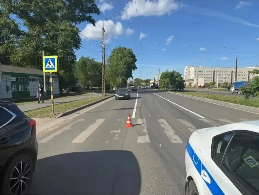 На Пошехонском шоссе мотоциклист сбил женщину