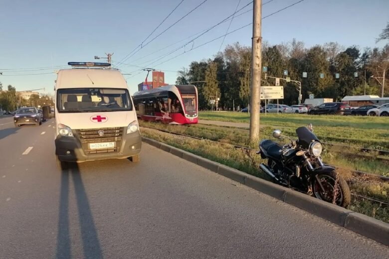 Мотоциклист попал в ДТП, пытаясь избежать наезда на пешехода